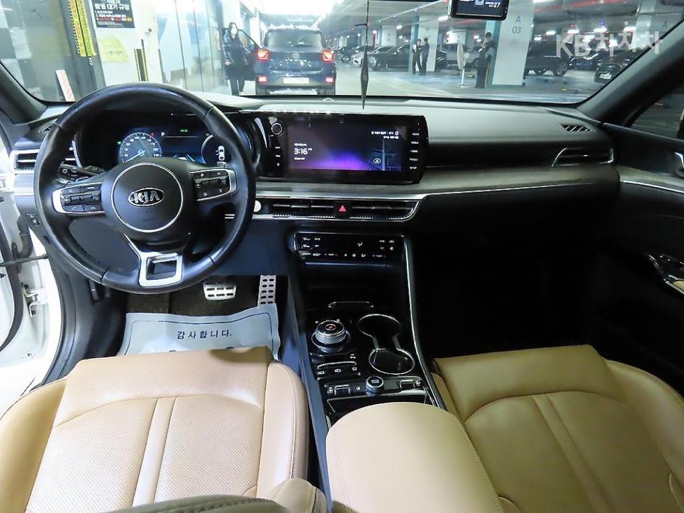 2021 - kia k5