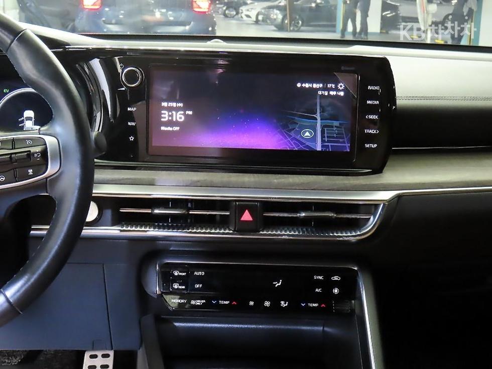 2021 - kia k5