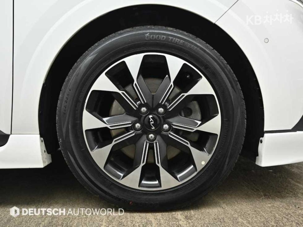 2023 - kia carnival