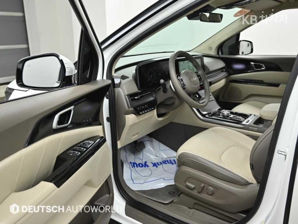 2023 - kia carnival