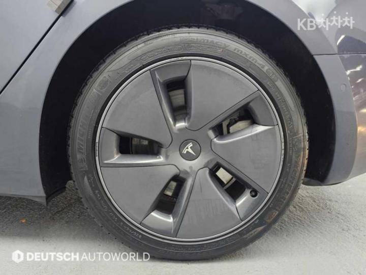 Tesla Model 3 Long Range 6