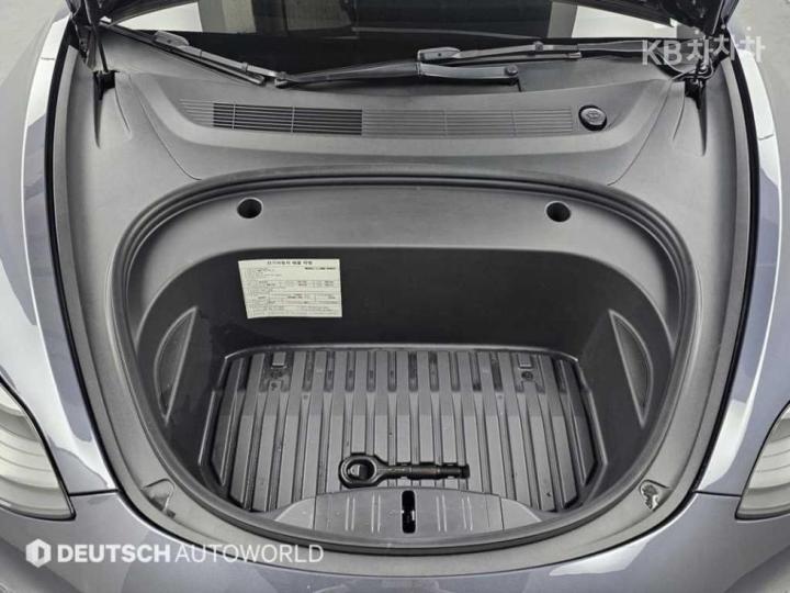 Tesla Model 3 Long Range 7