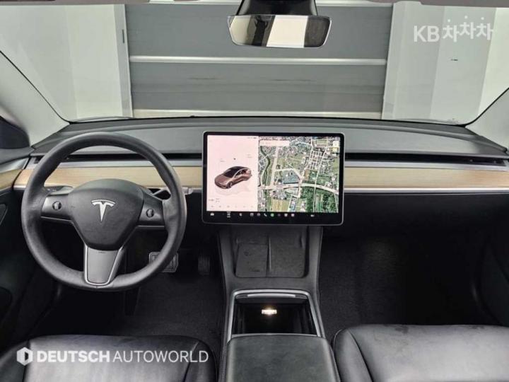 Tesla Model 3 Long Range 8