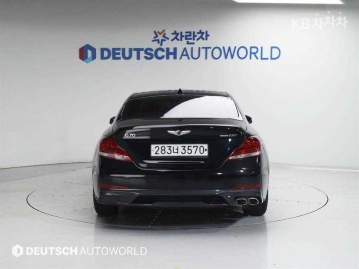 Genesis G70 2.0T AWD Elite 5