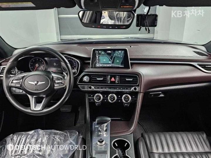 Genesis G70 2.0T AWD Elite 8