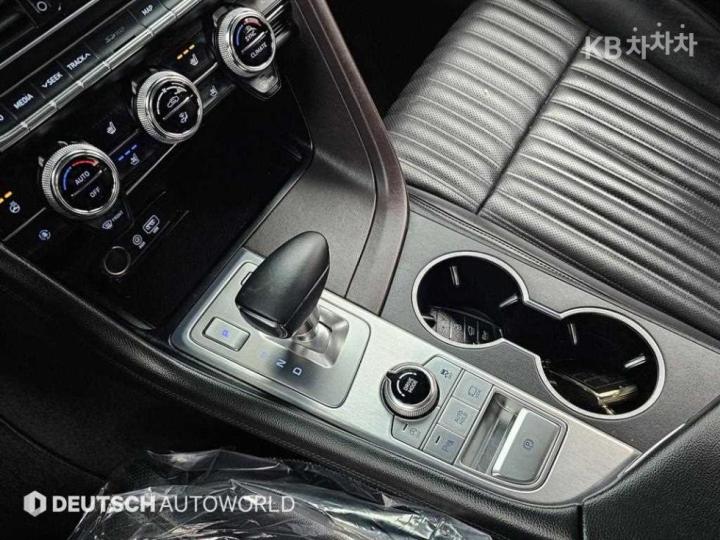 Genesis G70 2.0T AWD Elite 10