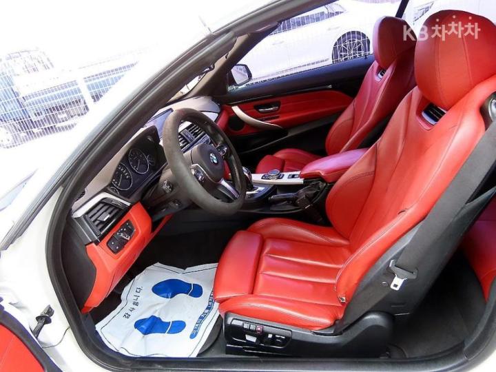 BMW 4 Series F32 428i Convertible M Sport 10