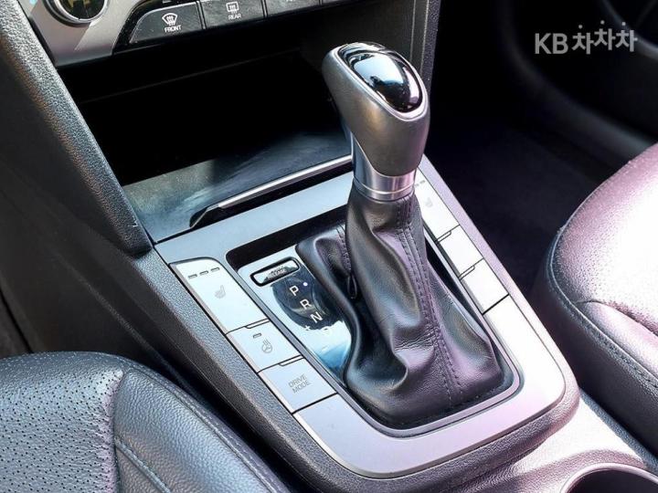 Hyundai Avante AD 1.6 GDi Smart 8