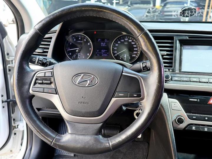 Hyundai Avante AD 1.6 GDi Smart 9