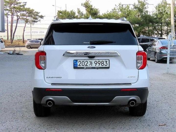Ford Explorer Gasoline Turbo 2.3 AWD Limited 5
