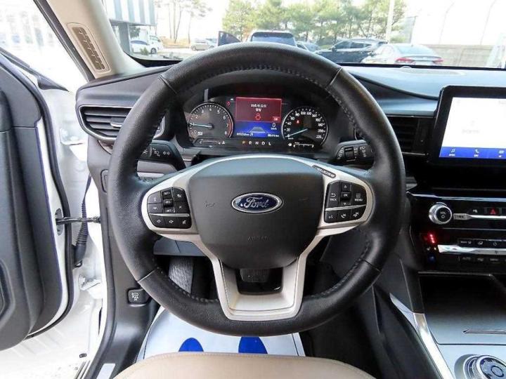 Ford Explorer Gasoline Turbo 2.3 AWD Limited 9