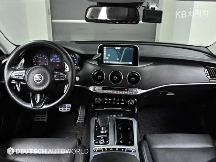 Kia Stinger 2.0 Turbo 2WD Dream Edition 8