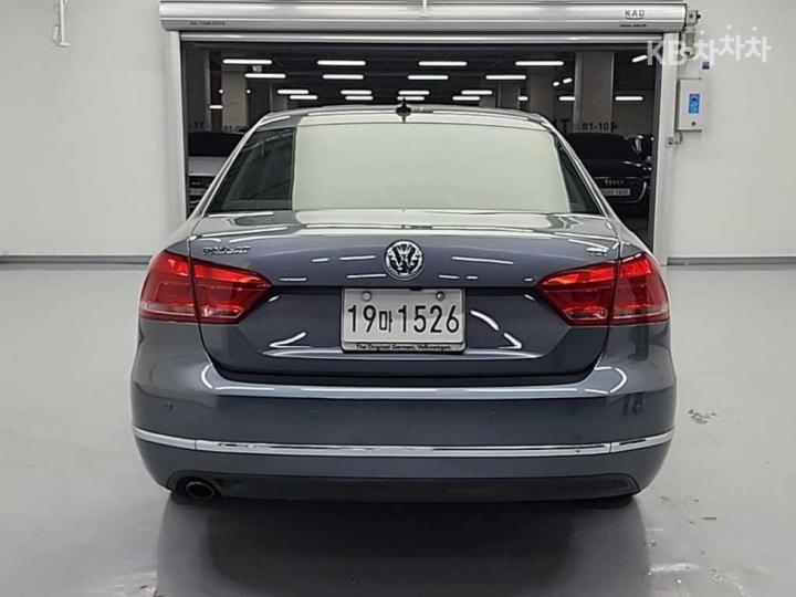 Volkswagen Passat 2.0 TDI B7 11 year ~ 5