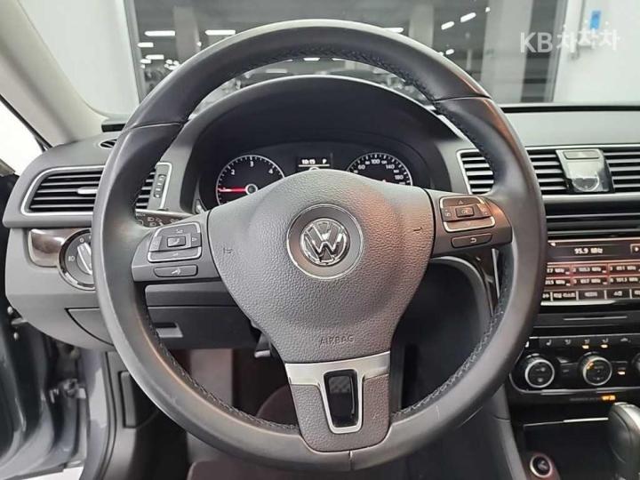 Volkswagen Passat 2.0 TDI B7 11 year ~ 10