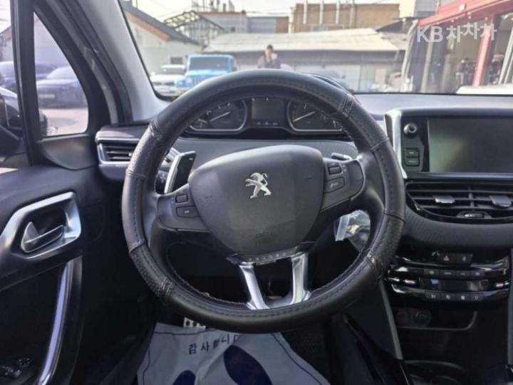 Peugeot 2008 1.6 e-HDi 8