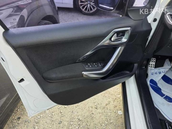 Peugeot 2008 1.6 e-HDi 9