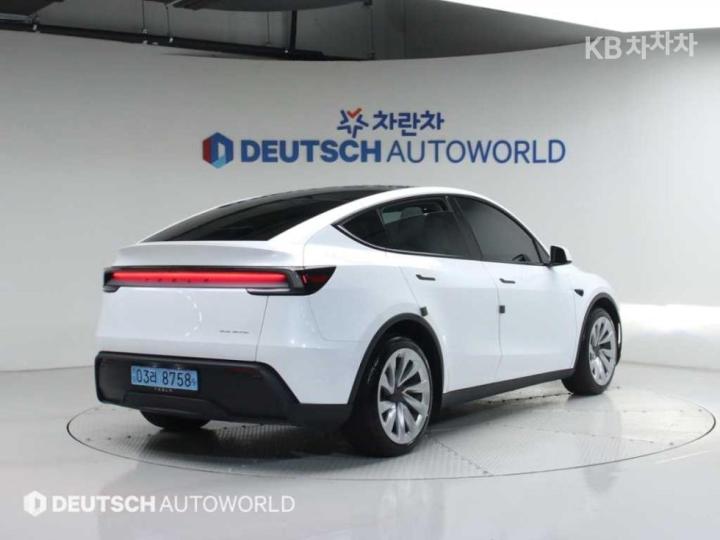 Tesla Model Y Long Range 3