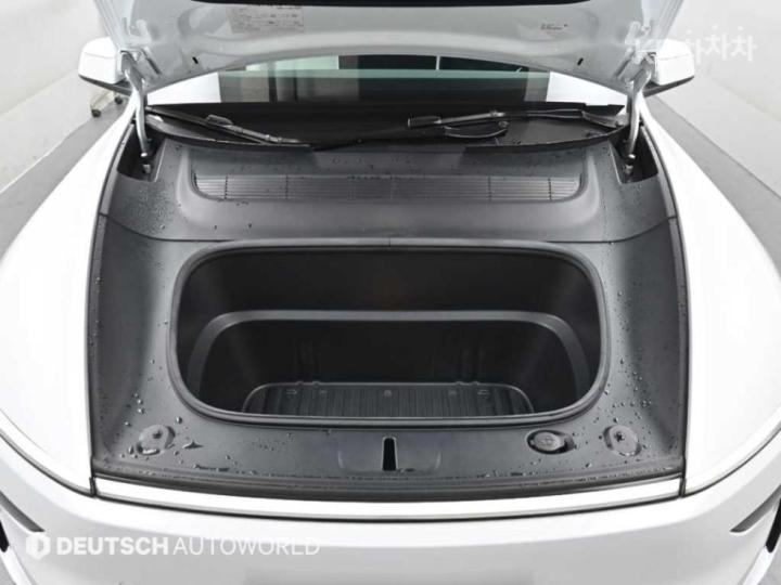 Tesla Model Y Long Range 7