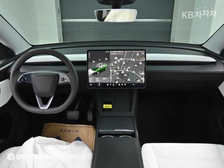 Tesla Model Y Long Range 8