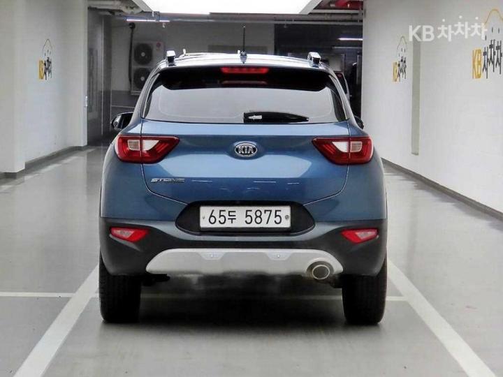 Kia Stonic Gasoline 1.4 MPI Deluxe 4