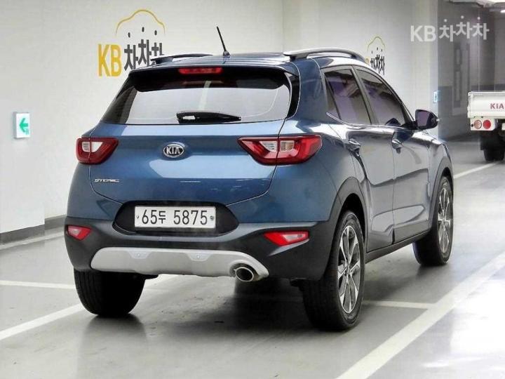 Kia Stonic Gasoline 1.4 MPI Deluxe 5