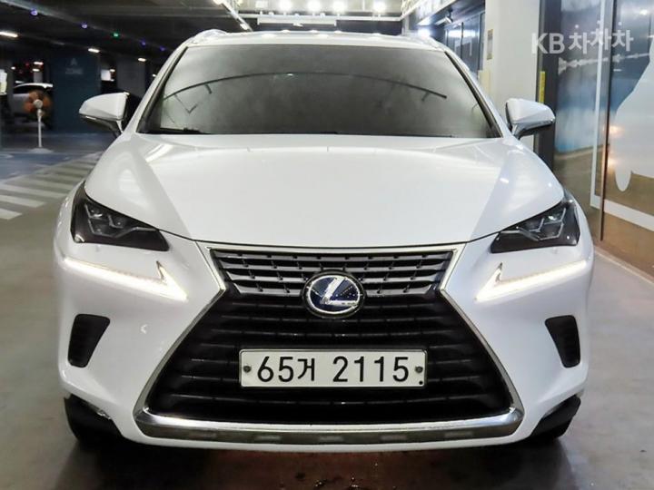 Lexus NX 300h Executive 3
