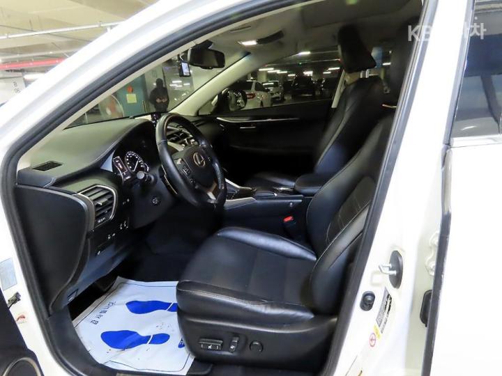 Lexus NX 300h Executive 7