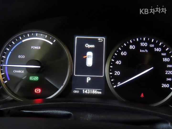 Lexus NX 300h Executive 10