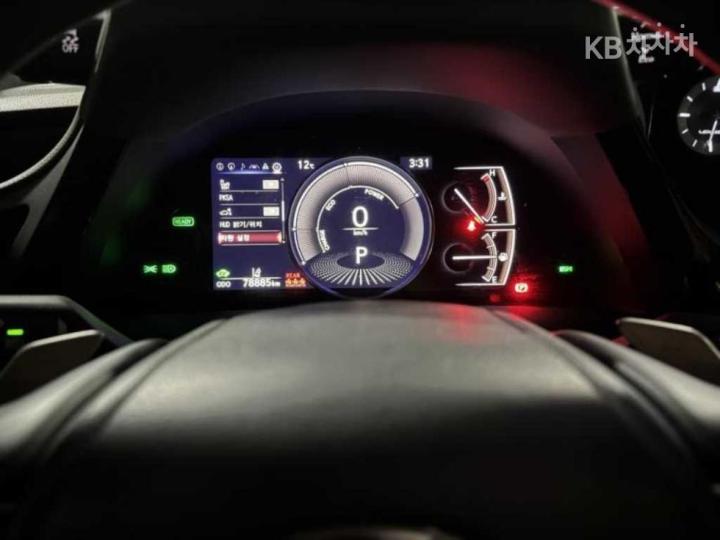 Lexus ES New Generation 300h Luxury+ 8