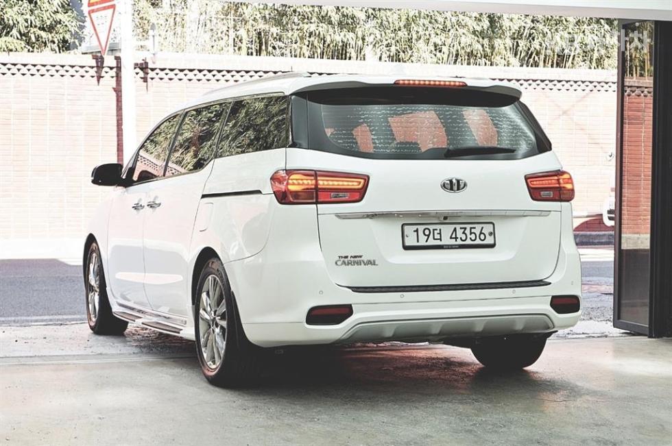 2019 - kia carnival
