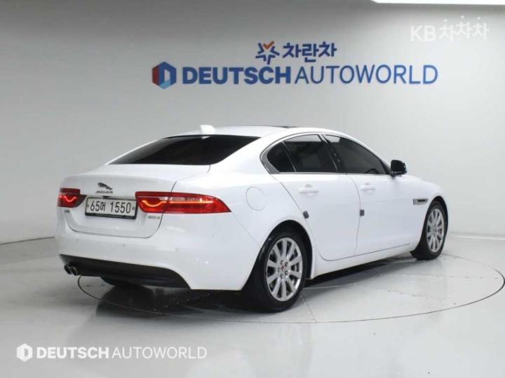 Jaguar XE 2.0 Diesel PRESTIGE 3