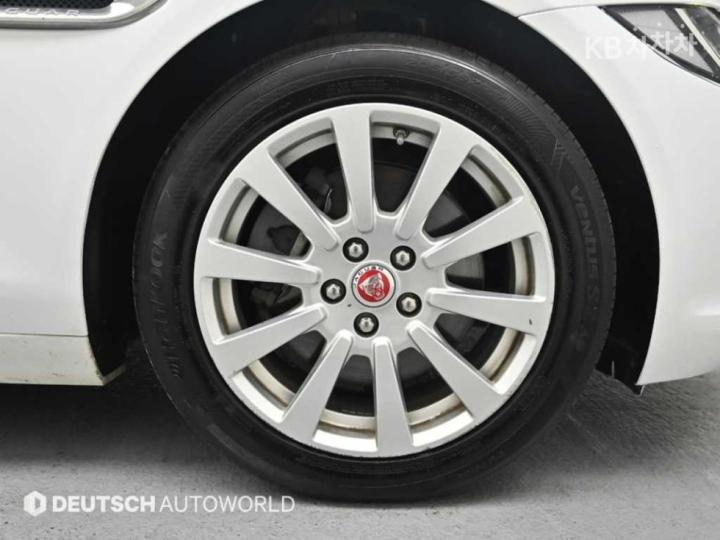 Jaguar XE 2.0 Diesel PRESTIGE 6