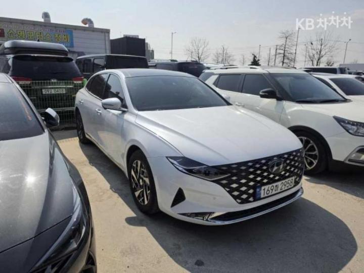 Hyundai Grandeur Hybrid 2.4 LeBlanc 3