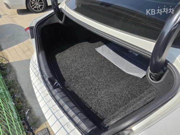 Hyundai Grandeur Hybrid 2.4 LeBlanc 5