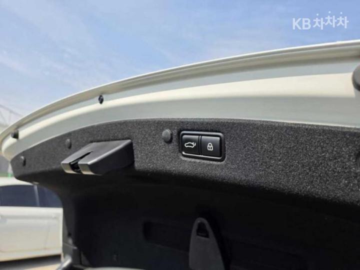 Hyundai Grandeur Hybrid 2.4 LeBlanc 6