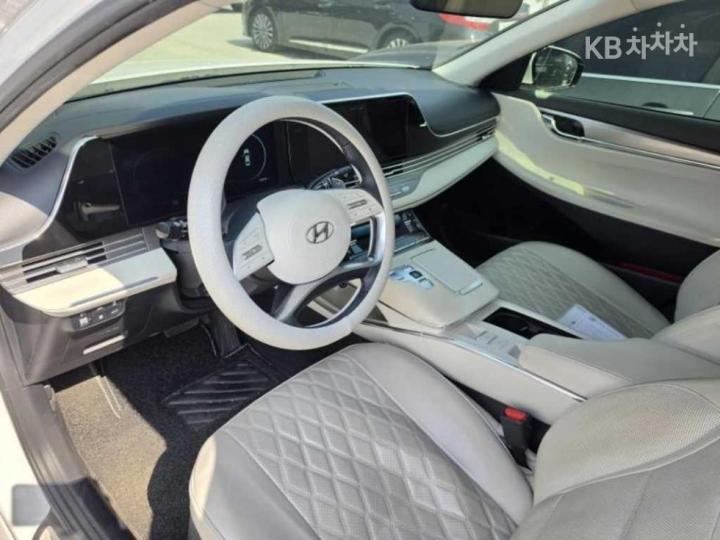 Hyundai Grandeur Hybrid 2.4 LeBlanc 9