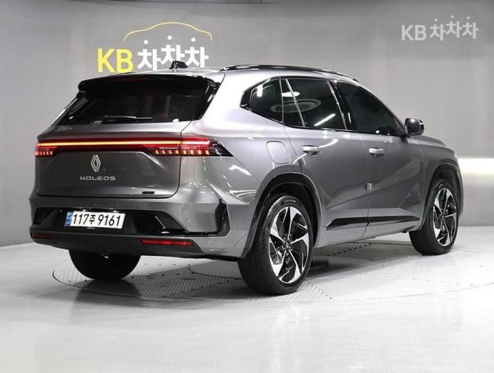 Renault Koleos E-Tech Hybrid Iconic 4