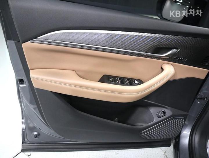 Renault Koleos E-Tech Hybrid Iconic 9