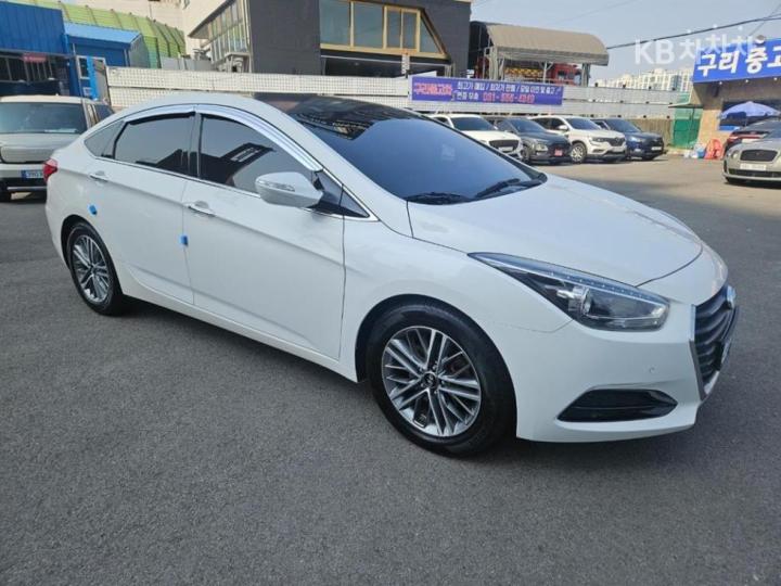 Hyundai i40 Saloon 1.7 VGT Unique 4