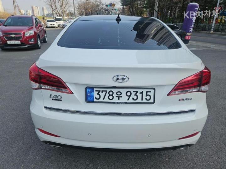 Hyundai i40 Saloon 1.7 VGT Unique 5