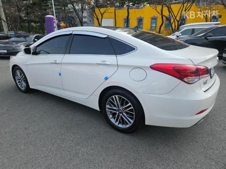 Hyundai i40 Saloon 1.7 VGT Unique 6