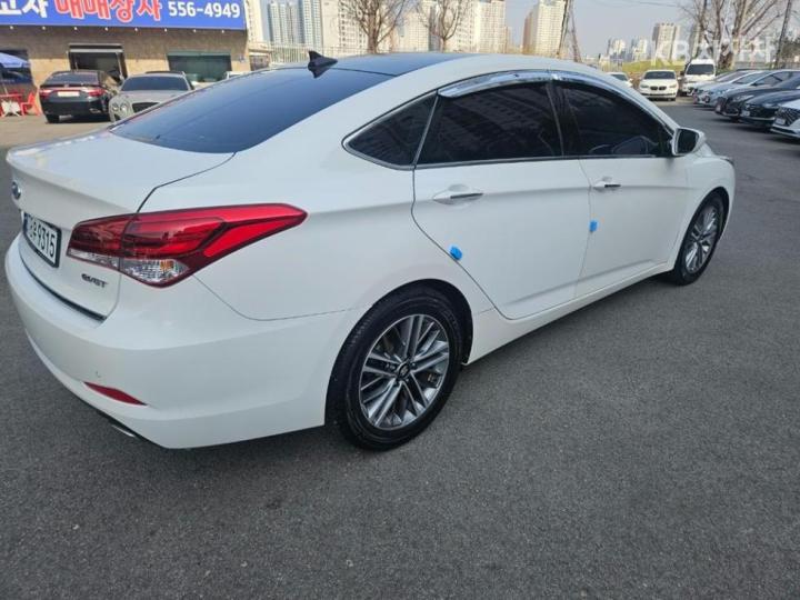 Hyundai i40 Saloon 1.7 VGT Unique 7