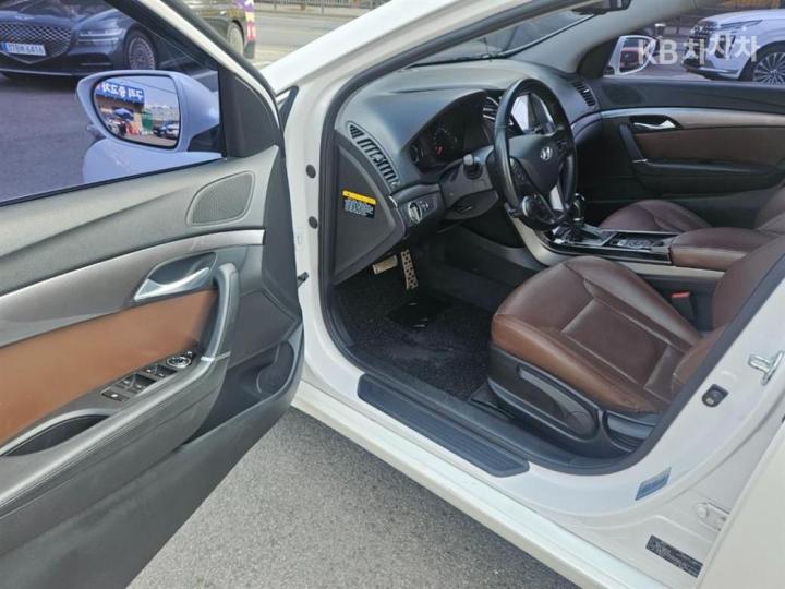 Hyundai i40 Saloon 1.7 VGT Unique 8