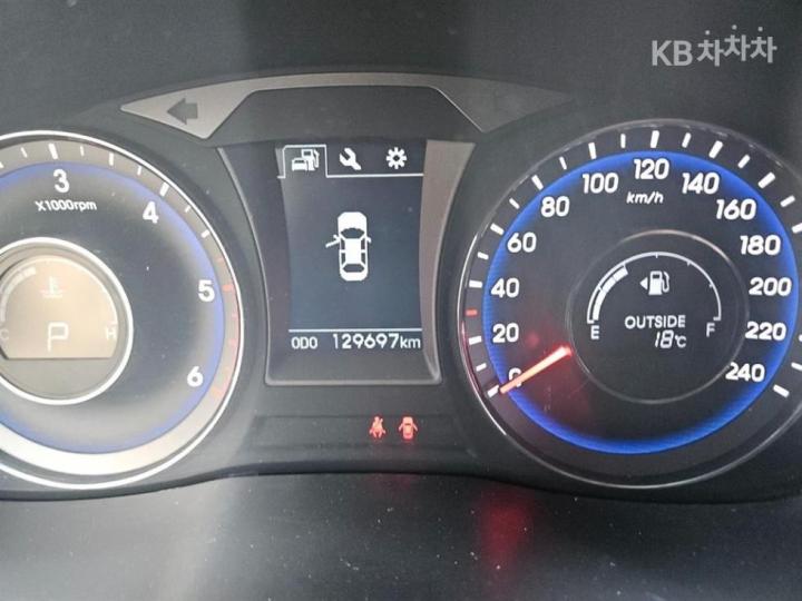 Hyundai i40 Saloon 1.7 VGT Unique 9