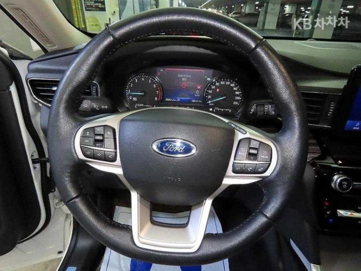 Ford Explorer Gasoline Turbo 2.3 AWD Limited 9