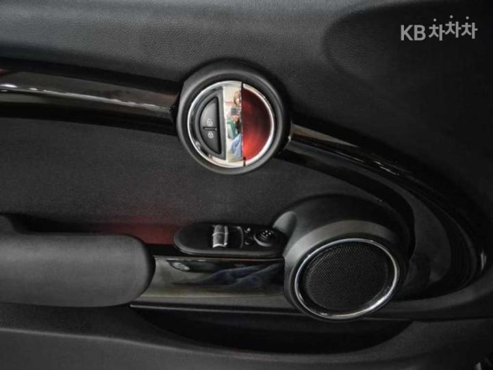 Mini Cooper 1.6 SE 9