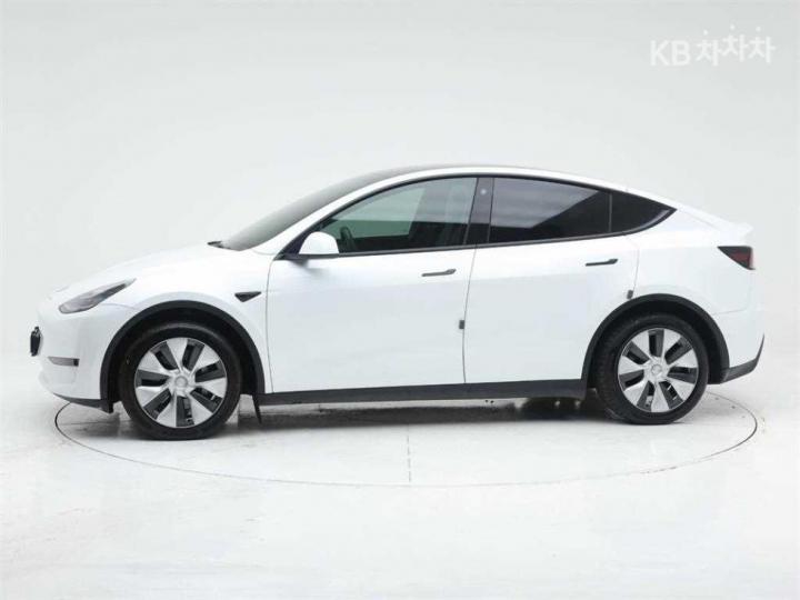 Tesla Model Y Long Range 4