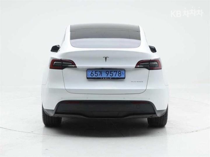 Tesla Model Y Long Range 6