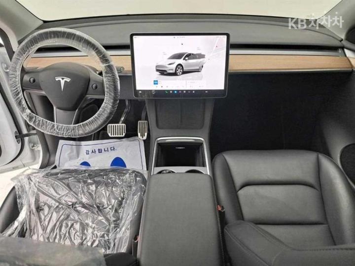 Tesla Model Y Long Range 7
