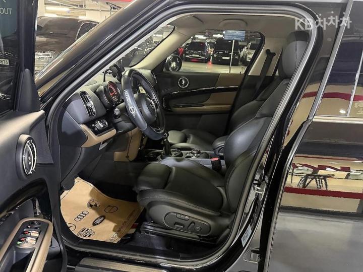 Mini Countryman F60 1.5 Cooper HighTrim 8